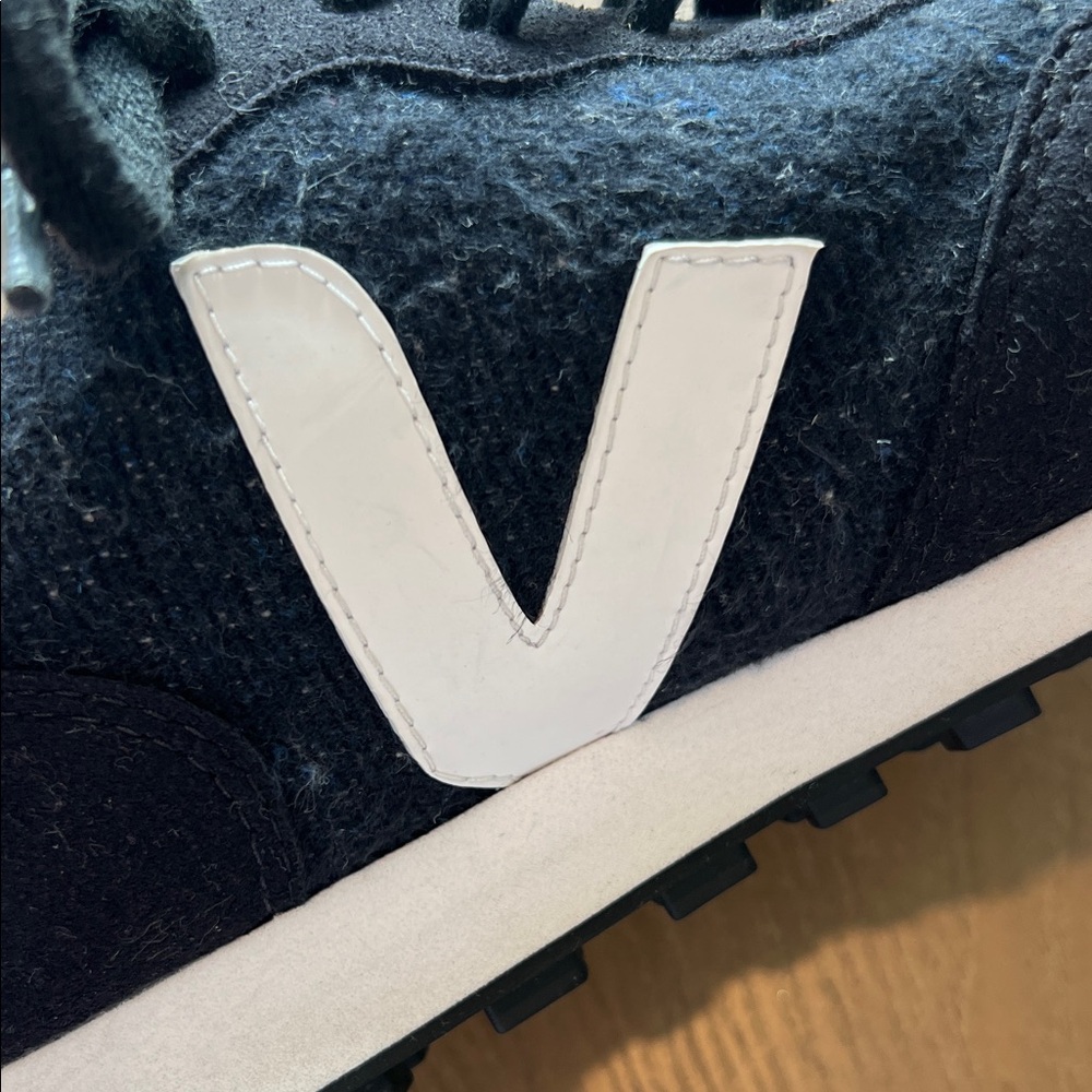 Veja Women’s Black, Blue, White Athletic Sneakers - Size 7 - Picture 6 of 16
